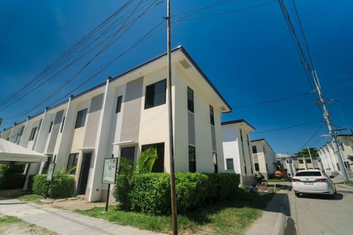 Properties Less than Php 2M
